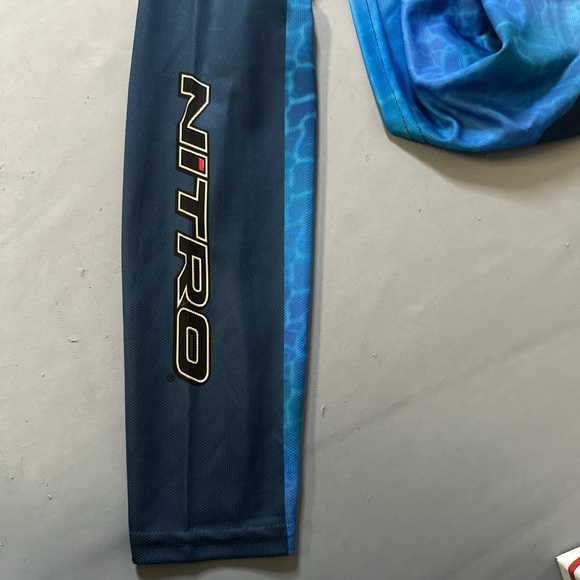 Bass Pro Shops Blue Gradient Men's Rash Guard. Small - Picture 5 of 5